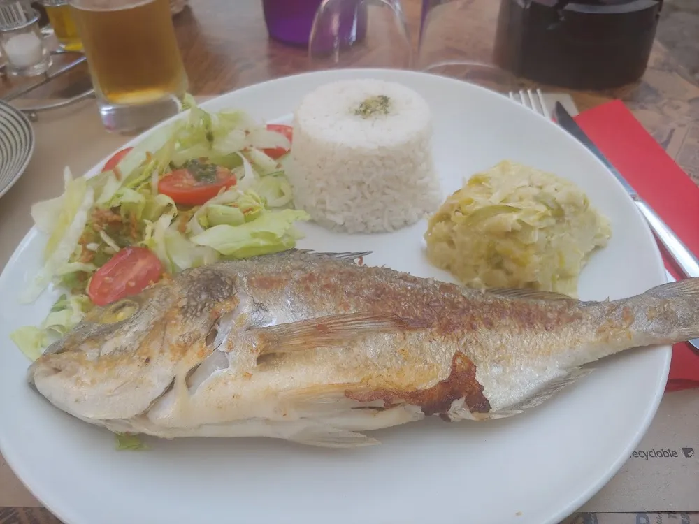 Dorade Royale Avec Riz Et Fondue de Poireau Avec Un Éclairage Plus Normal Que la Précédente
